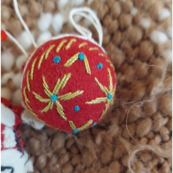 VTG Handmade Felt Embroidered Needlework Christmas Ornaments Lot Of 10 Ornaments - Picture 8 of 13